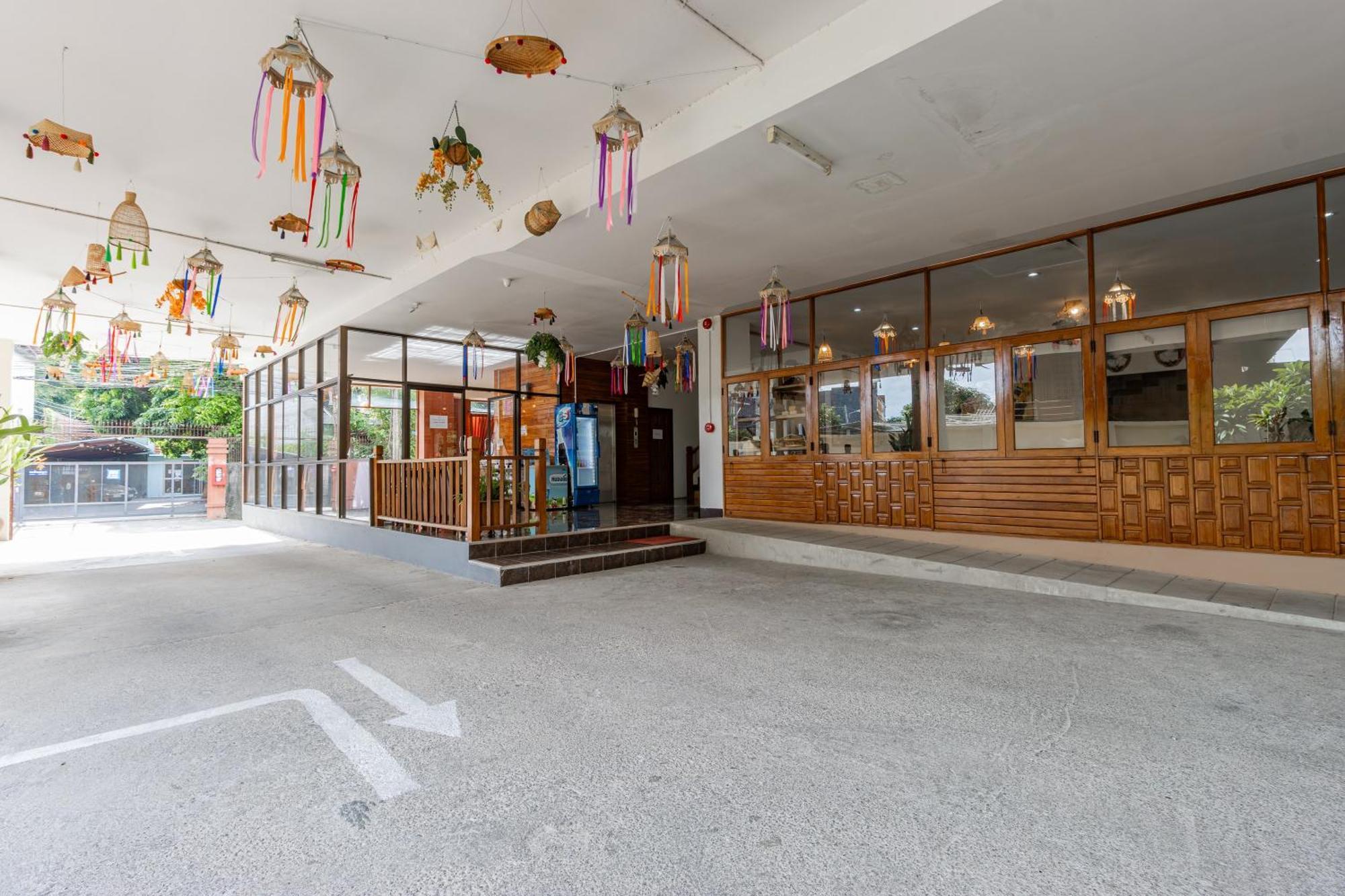 Budget Stars Hotel Chiang Mai Exterior photo